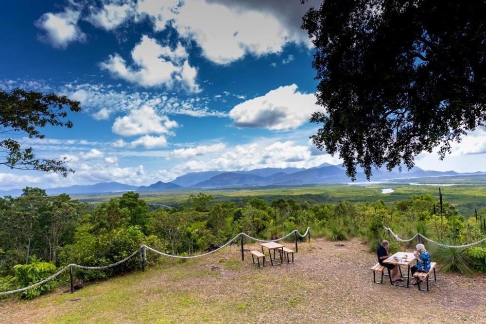 Vista Hinchinbrook Aparthotel Cardwell Exterior foto