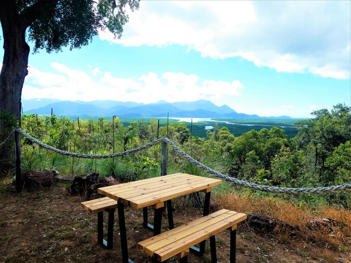 Vista Hinchinbrook Aparthotel Cardwell Exterior foto