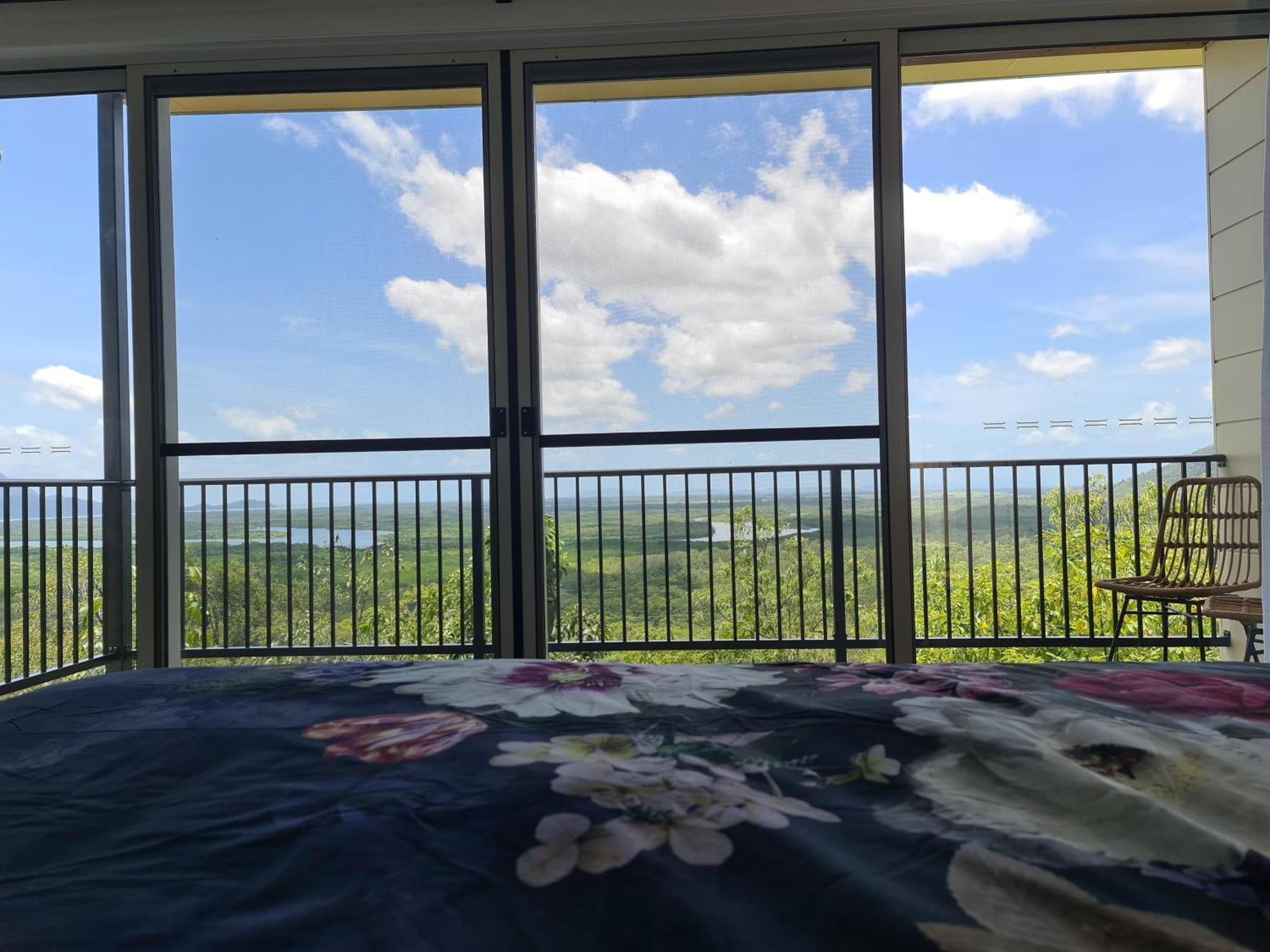 Vista Hinchinbrook Aparthotel Cardwell Exterior foto