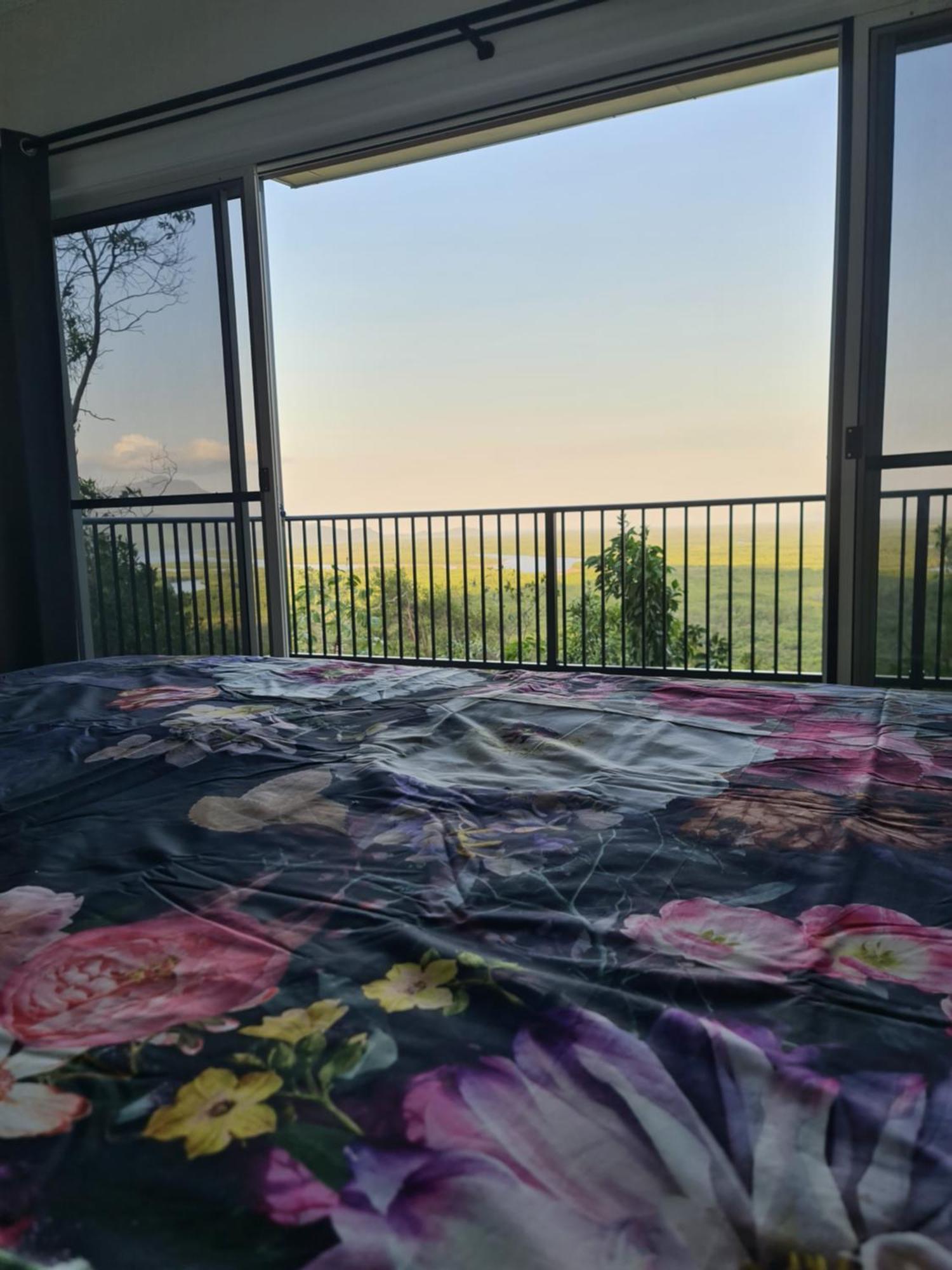 Vista Hinchinbrook Aparthotel Cardwell Exterior foto