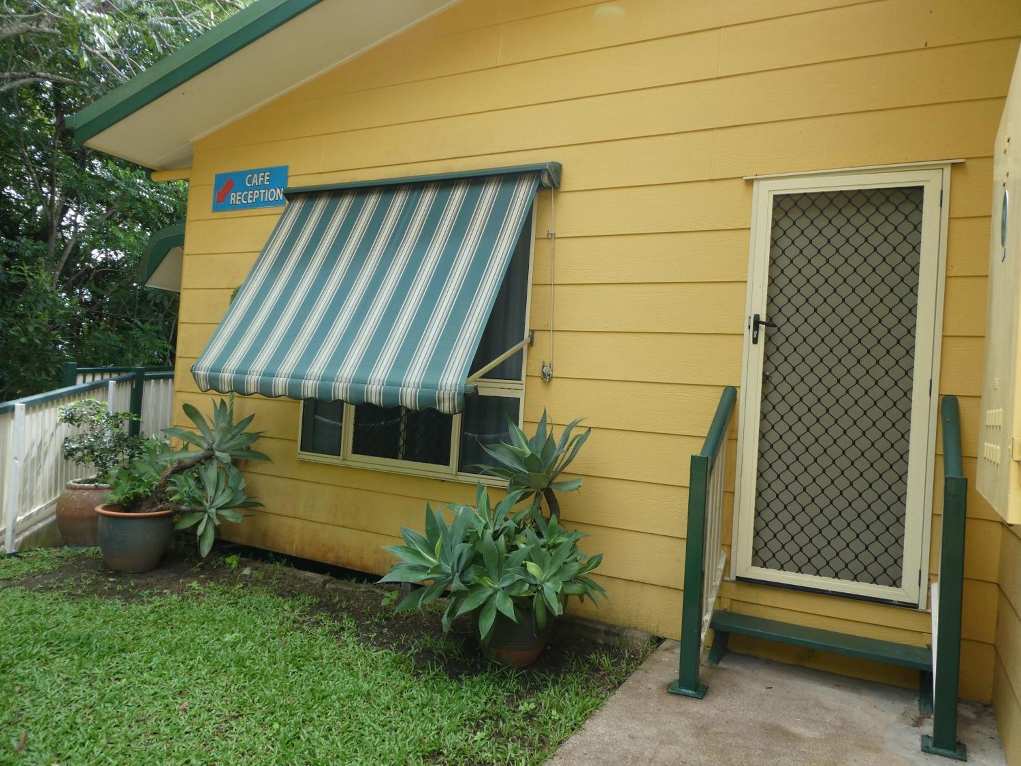 Vista Hinchinbrook Aparthotel Cardwell Exterior foto